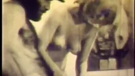 Chienne suce une bou ...