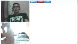 Le gars devant un fe ...