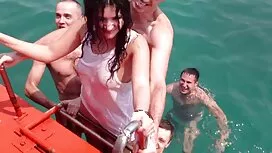 Jolie fille secoue s ...