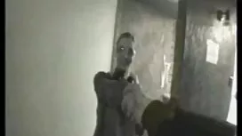 La fille dans la cou ...