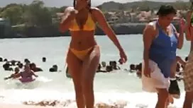 La jeune fille brune ...
