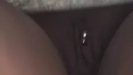 Le gars se présente  ...