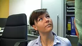 Brunette aux gros se ...
