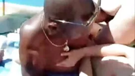 Homme baise gros cul ...