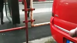 Fille simple enlève  ...