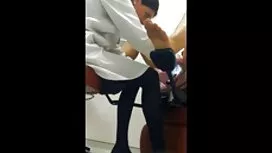 Le gars raconte au f ...