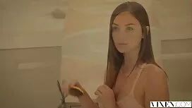 Il a léché la Chatte ...