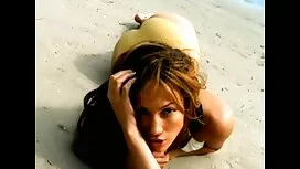 Blonde Karina nous m ...