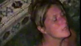 Jeune couple amoureu ...