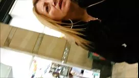 La Beauté caresse Se ...