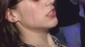 Brunette a donné une ...